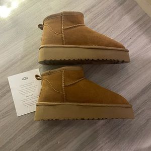 BRAND NEW - UGG Australia Mini Platform Boot - Women’s Size 6, do not have box